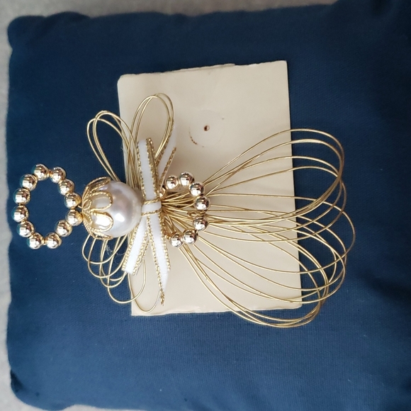 Handmade angel pin - Picture 1 of 7